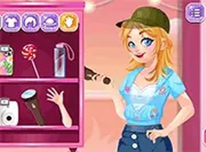 Blonde Sofia: Camp Time Online Game